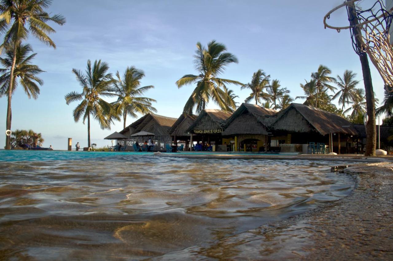 Reef Hotel Mombasa Bagian luar foto