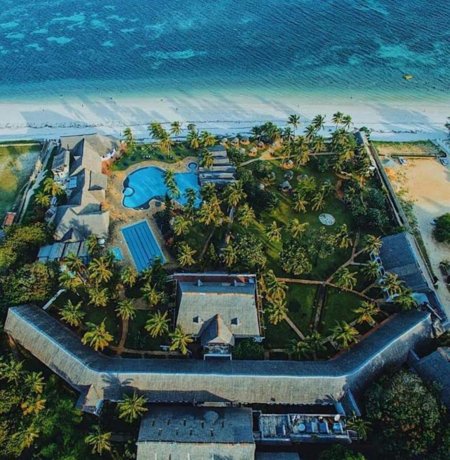 Reef Hotel Mombasa Bagian luar foto