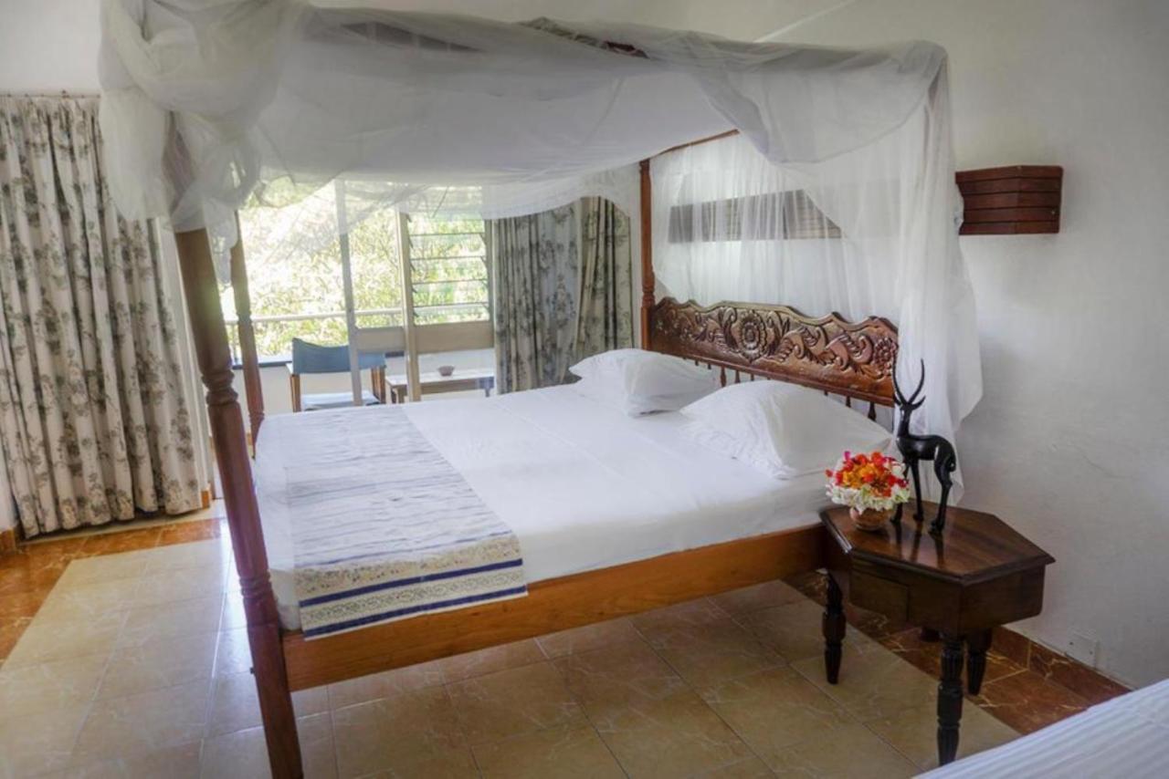 Reef Hotel Mombasa Bagian luar foto