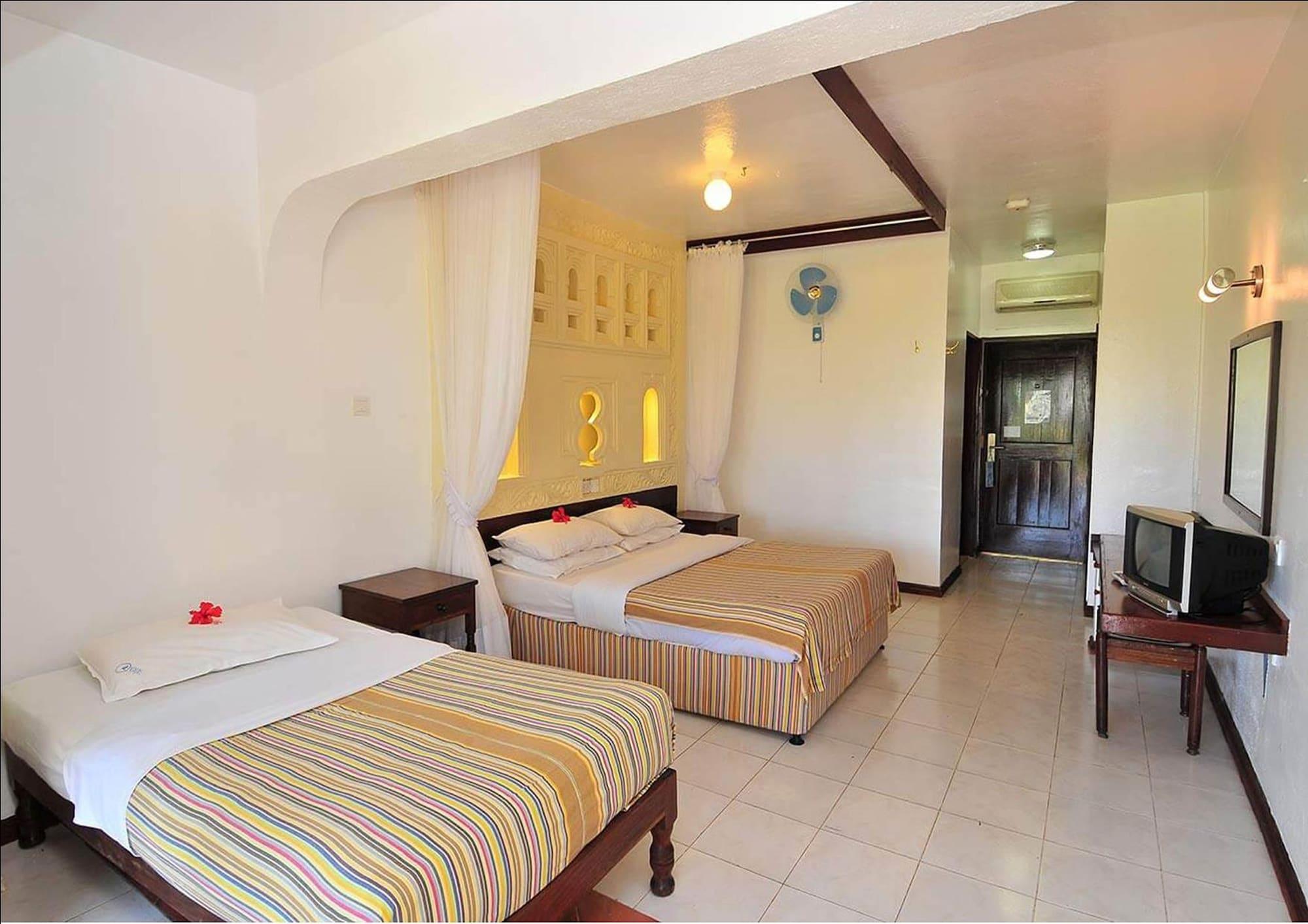 Reef Hotel Mombasa Bagian luar foto