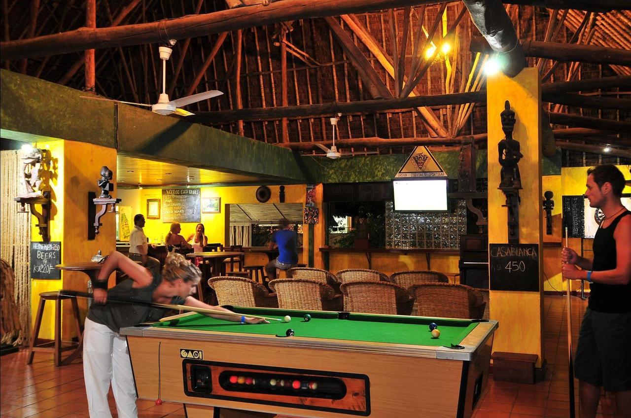 Reef Hotel Mombasa Bagian luar foto