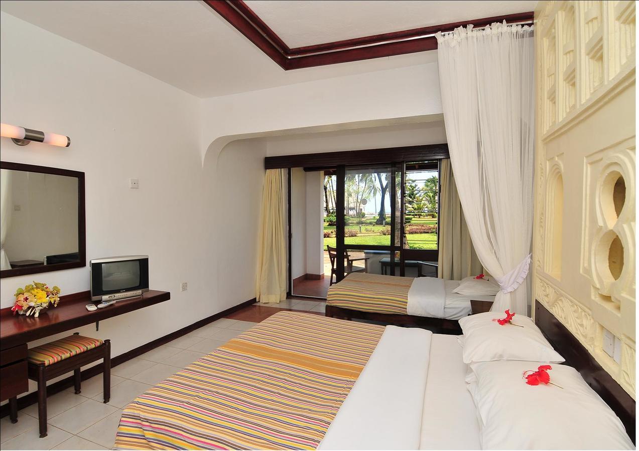Reef Hotel Mombasa Bagian luar foto