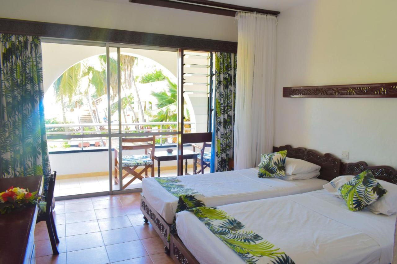 Reef Hotel Mombasa Bagian luar foto