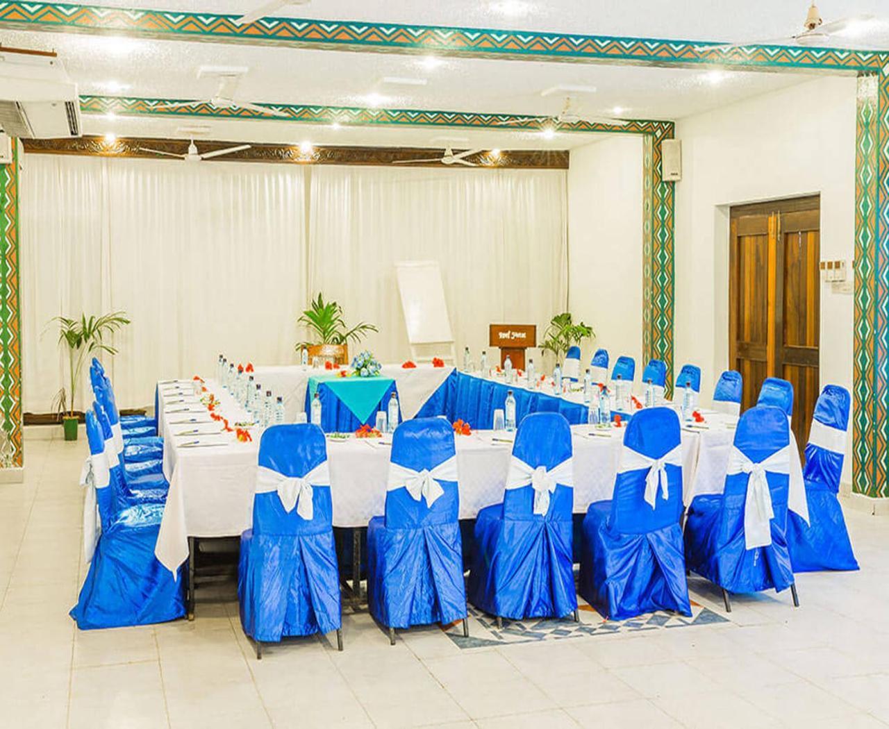 Reef Hotel Mombasa Bagian luar foto