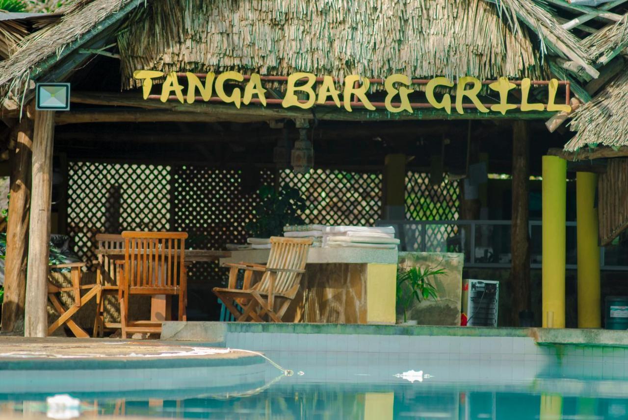 Reef Hotel Mombasa Bagian luar foto