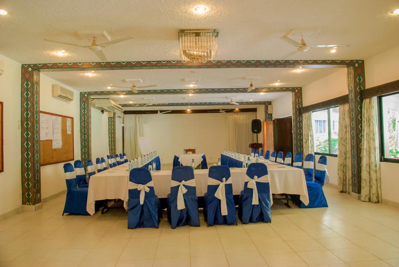 Reef Hotel Mombasa Bagian luar foto