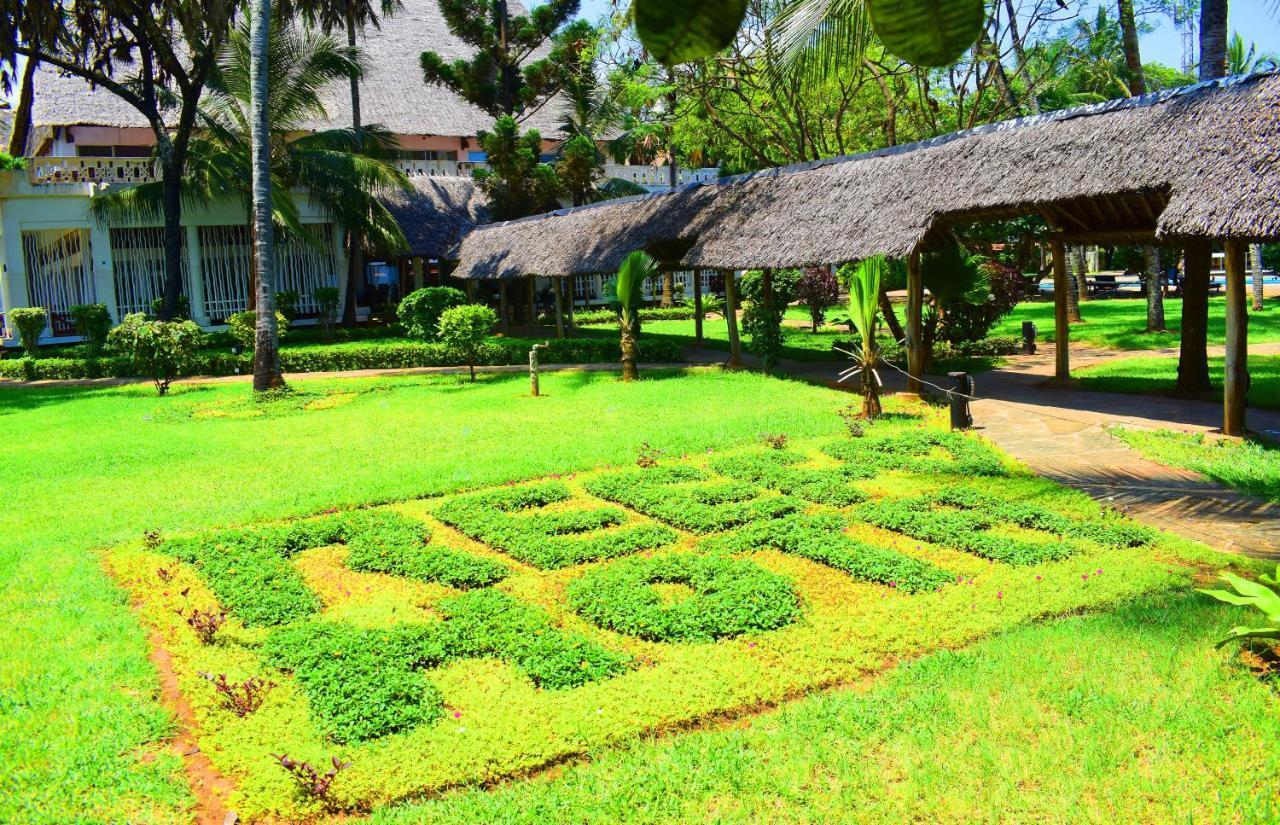 Reef Hotel Mombasa Bagian luar foto